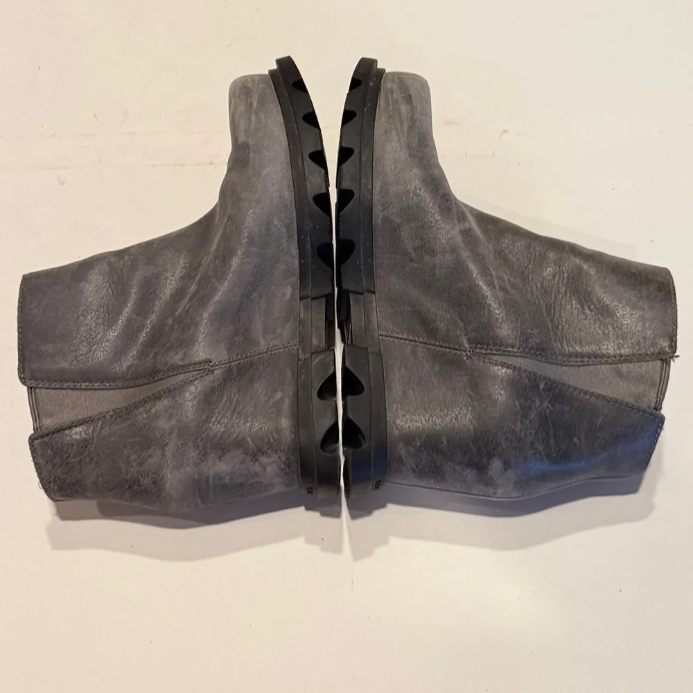 Sorel Women's Charcoal Ankle Booties